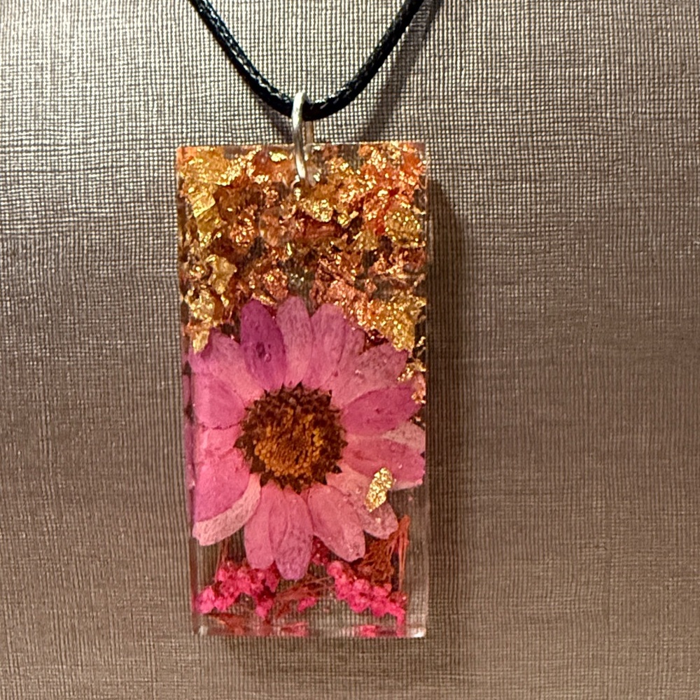 Elegant Pink Floral Pendant Necklace